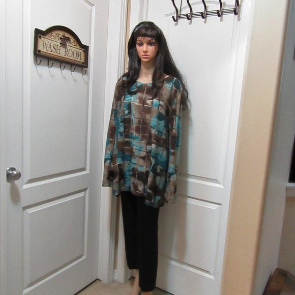 New Ladies Top please refer to description measurements - Picture 15 of 16